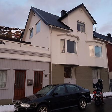 Budget Guesthouse Borgustova Vestmanna Exteriör bild