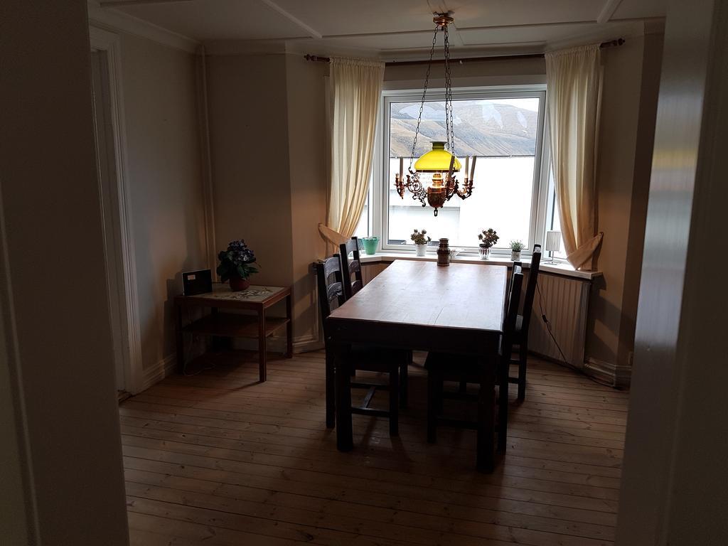 Budget Guesthouse Borgustova Vestmanna Exteriör bild