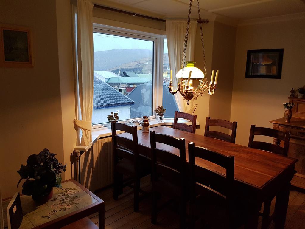 Budget Guesthouse Borgustova Vestmanna Exteriör bild