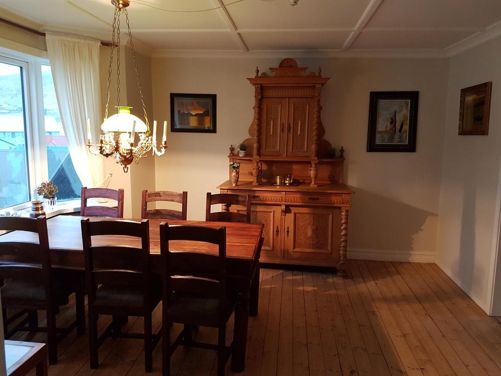 Budget Guesthouse Borgustova Vestmanna Exteriör bild