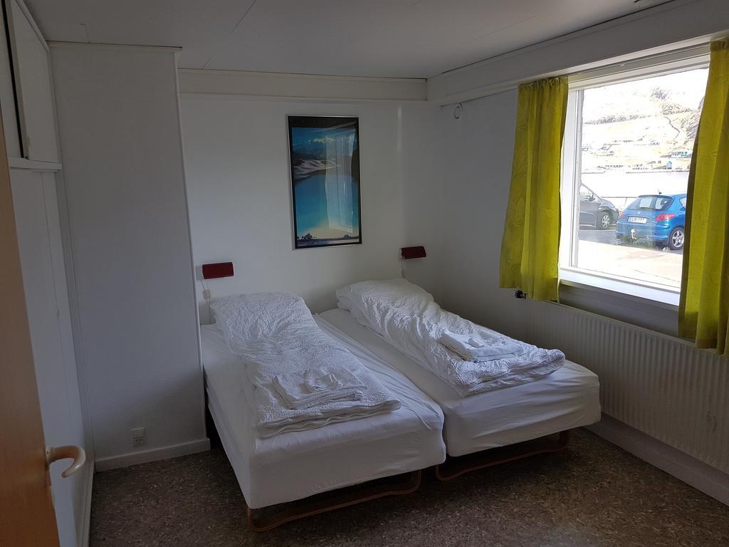 Budget Guesthouse Borgustova Vestmanna Exteriör bild
